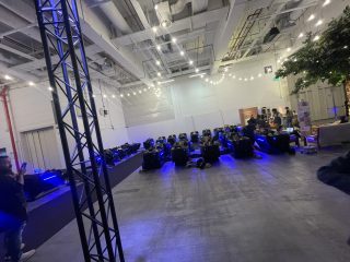 Eine Armee von Massagesesseln auf der OMR 2026